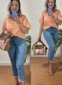 calça jeans cropped desfiado