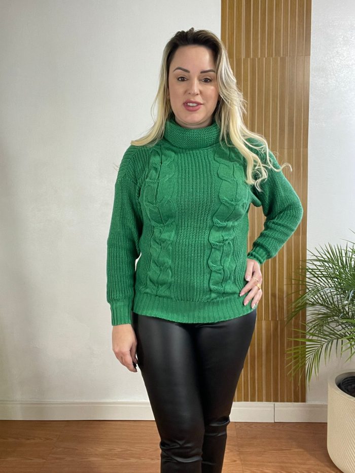 blusa de tricô gola alta trança