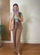 conjunto colete e pantalona capuccino