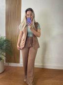 conjunto colete e pantalona capuccino