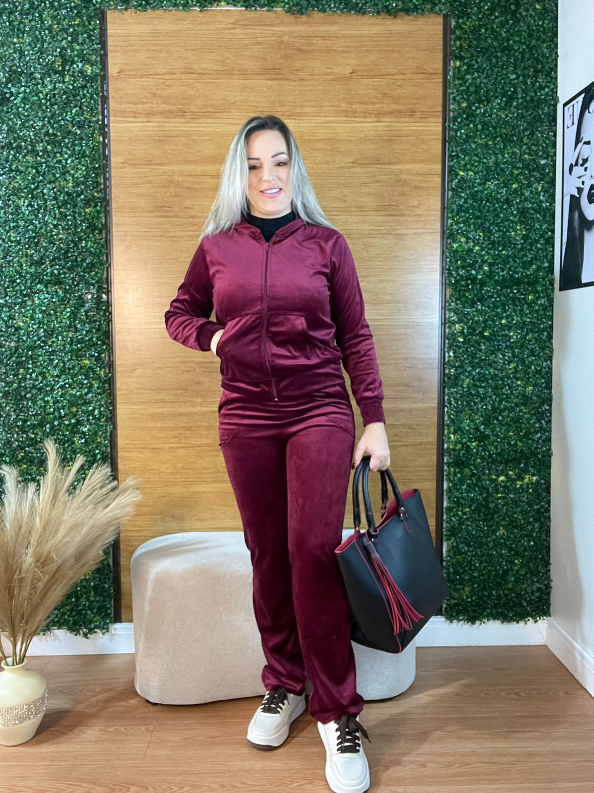conjunto feminino plush agasalho veludo marsala conjunto feminino plush agasalho veludo marsala