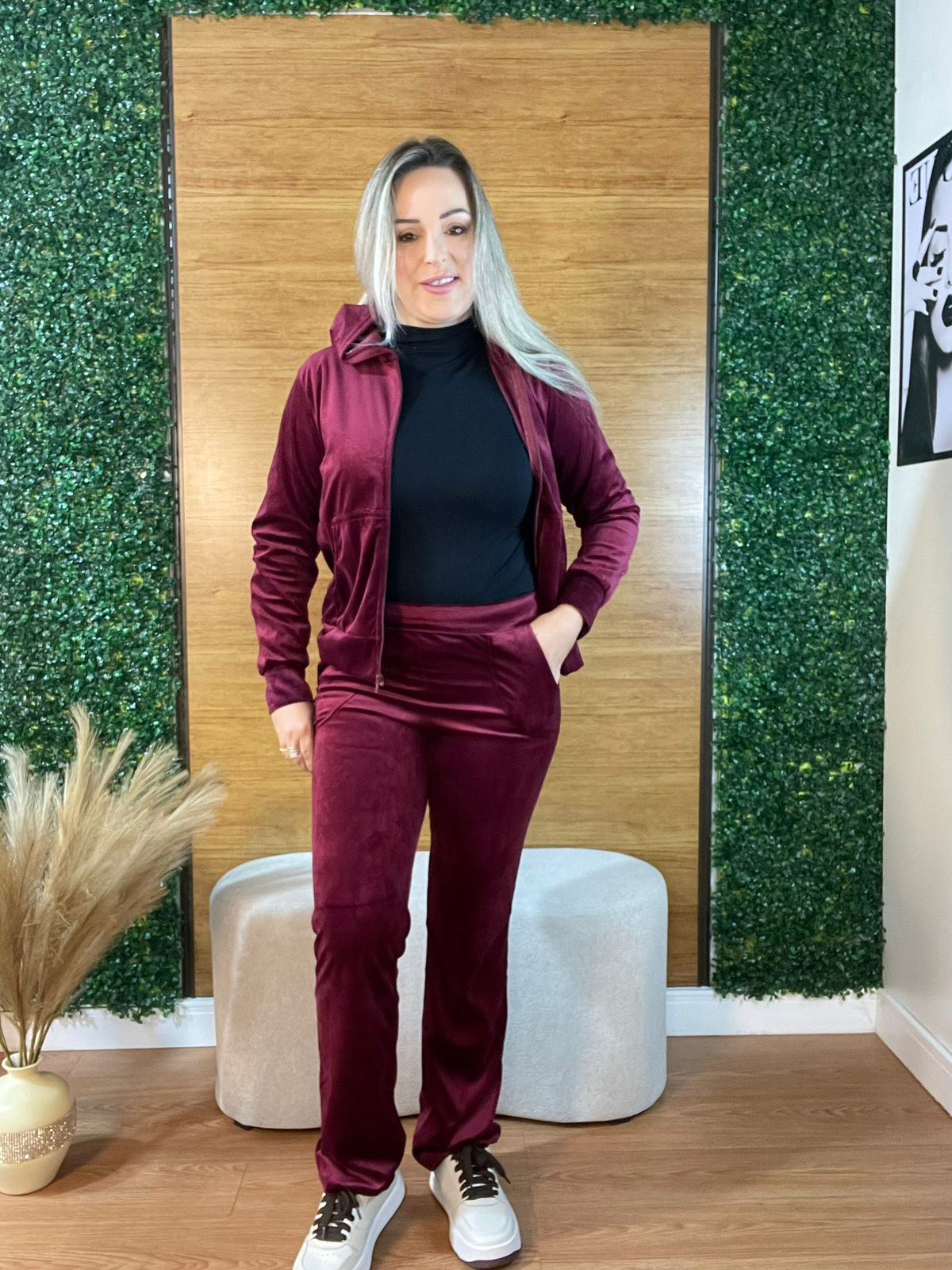 conjunto feminino plush agasalho veludo marsala conjunto feminino plush agasalho veludo marsala