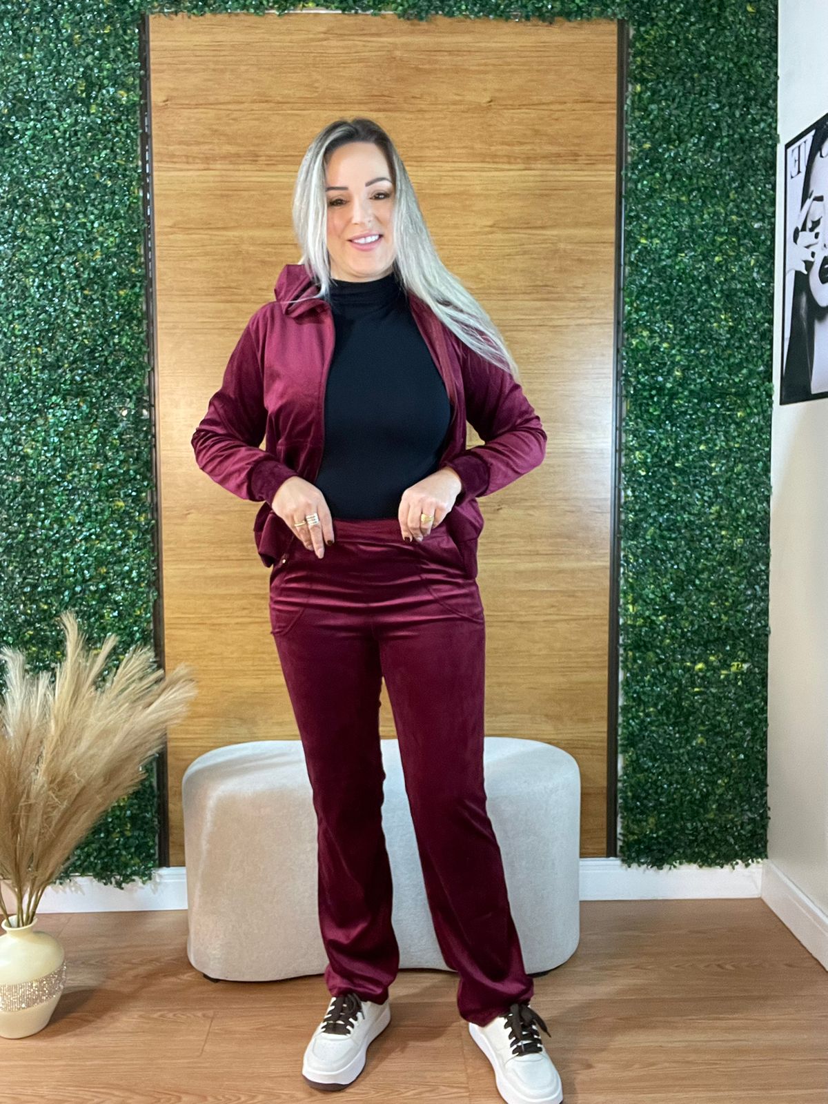 conjunto feminino plush agasalho veludo marsala conjunto feminino plush agasalho veludo marsala