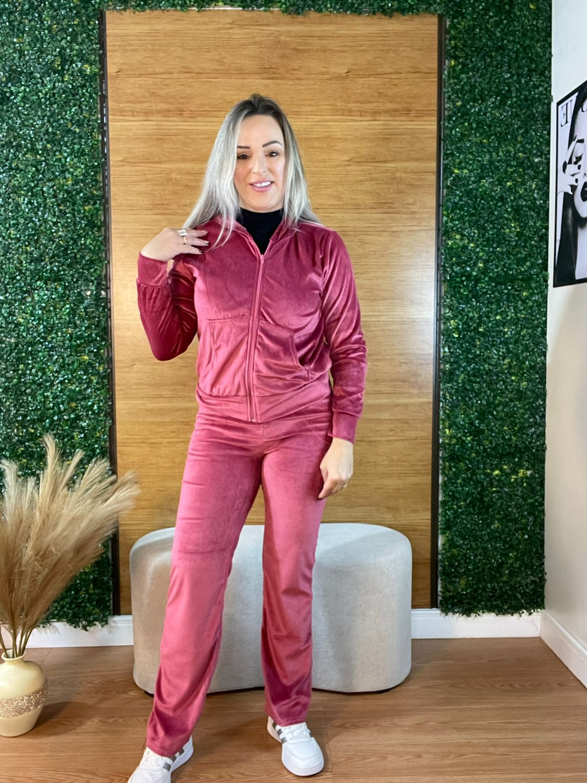conjunto feminino plush agasalho veludo rose conjunto feminino plush agasalho veludo rose